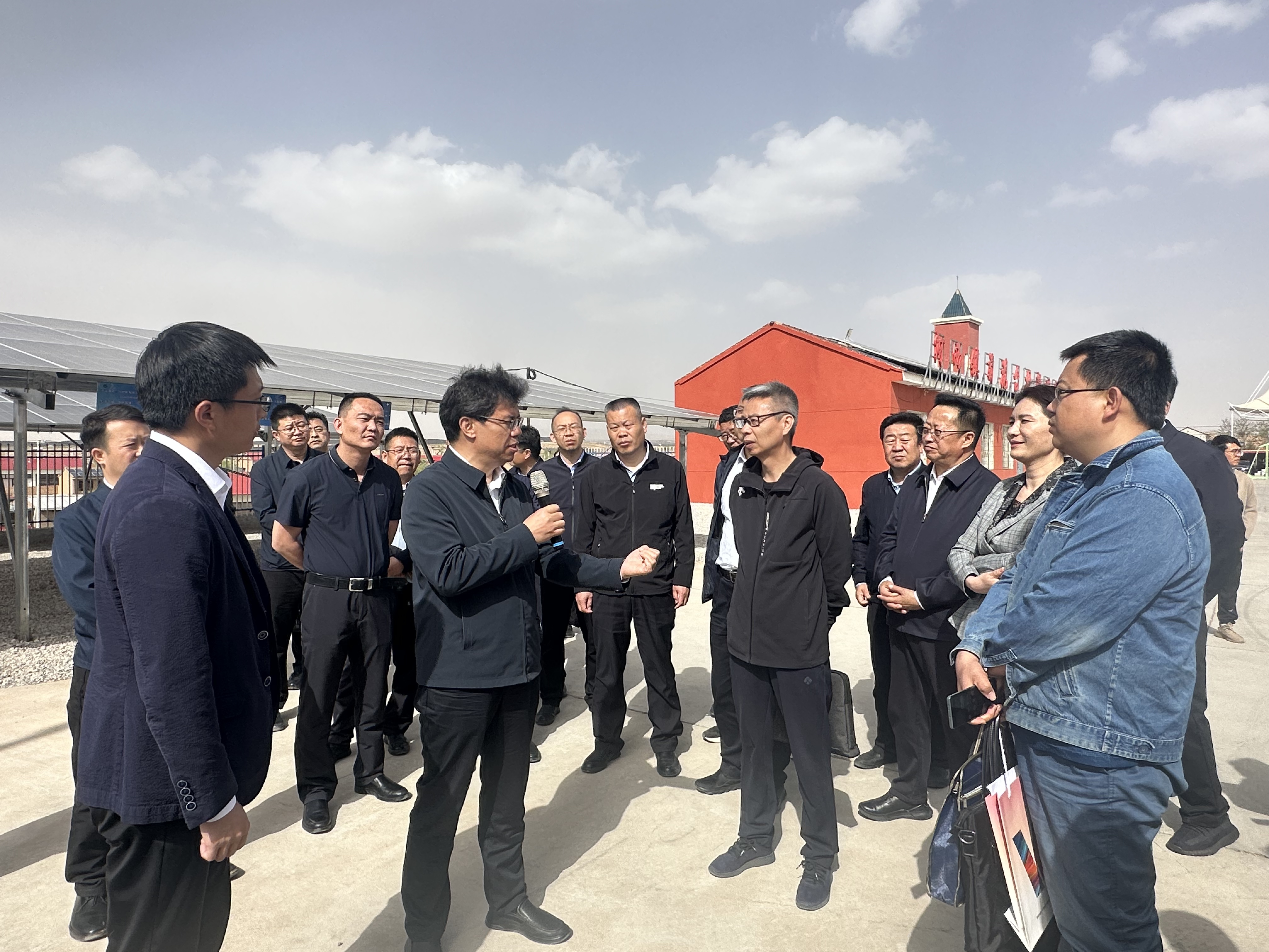 国产av
召开全区分布式光伏项目建设现场观摩会
